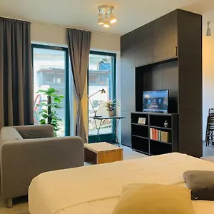 Cozy Friendly Place With Free Parking Apartmán
