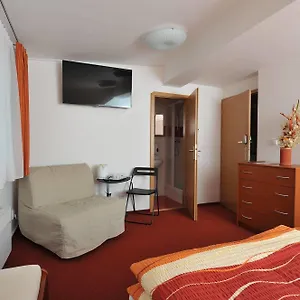 Habitat 16 Прага